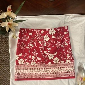 Ann Taylor Loft mini/midi skirt. Eye catching! No flaws, like new. Size 8P.